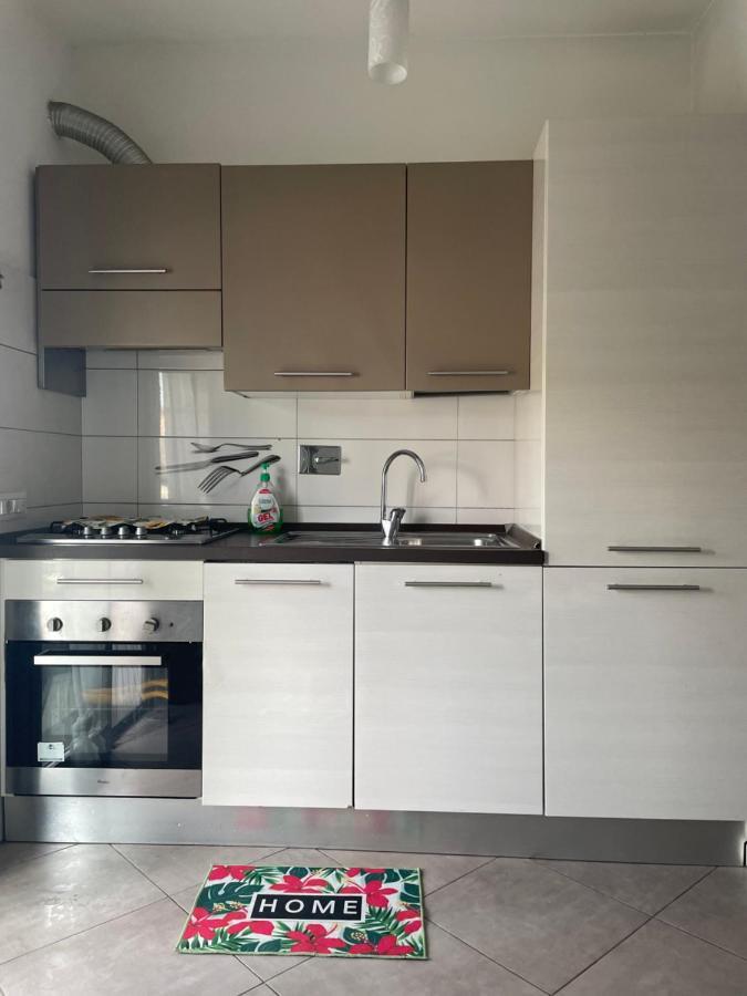 Dolcecasaleogiu Con Parcheggio Coperto Gratuito Apartment Vitinia Exterior photo